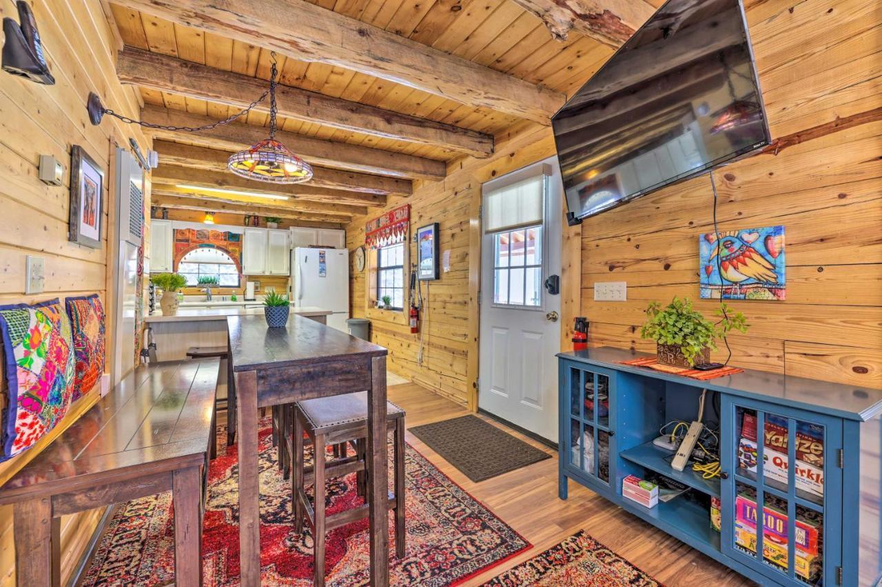 Rustic Duck Creek Village Cabin With Fire Pit! エクステリア 写真