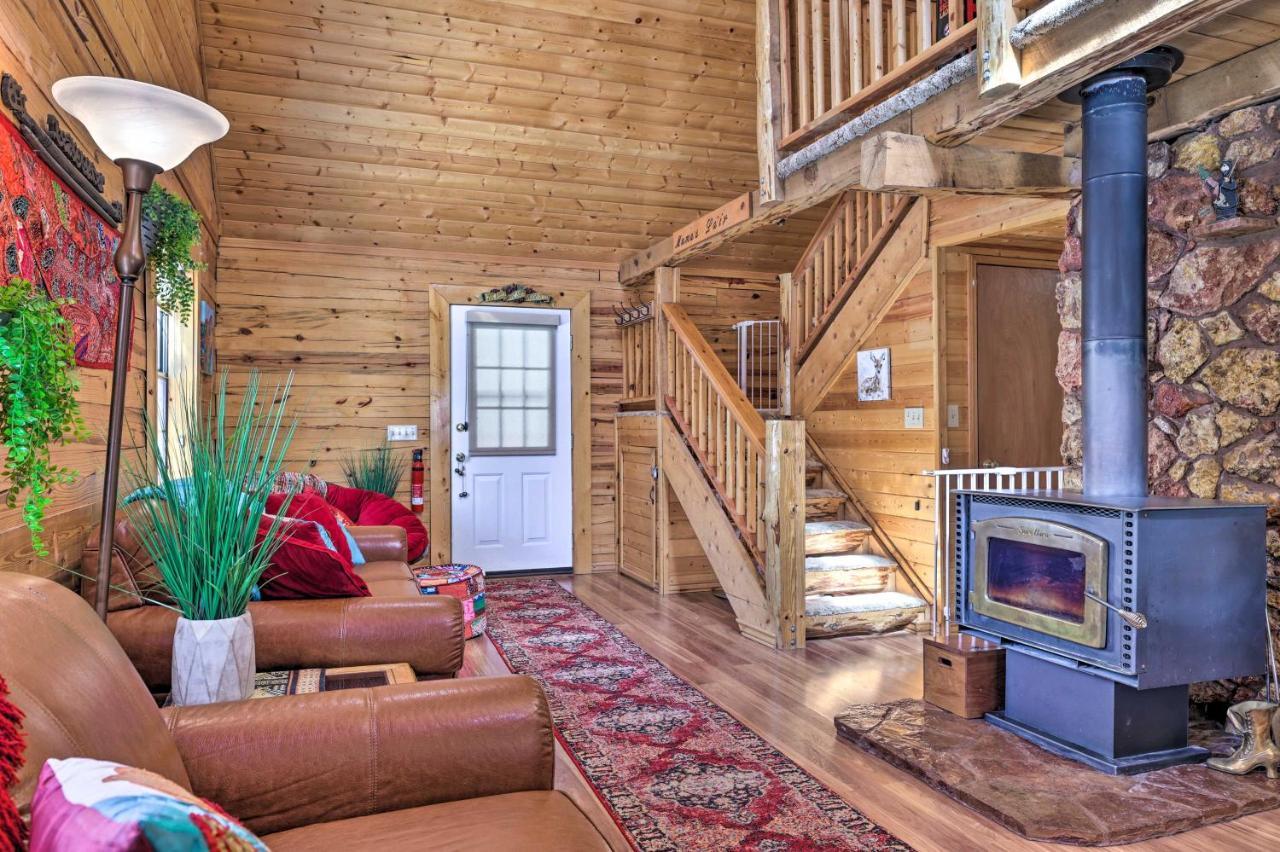 Rustic Duck Creek Village Cabin With Fire Pit! エクステリア 写真