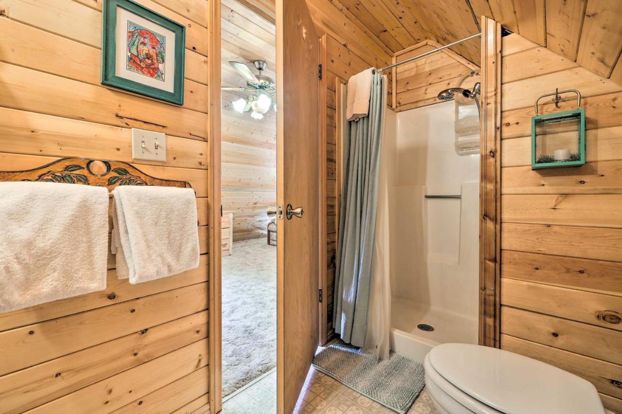Rustic Duck Creek Village Cabin With Fire Pit! エクステリア 写真