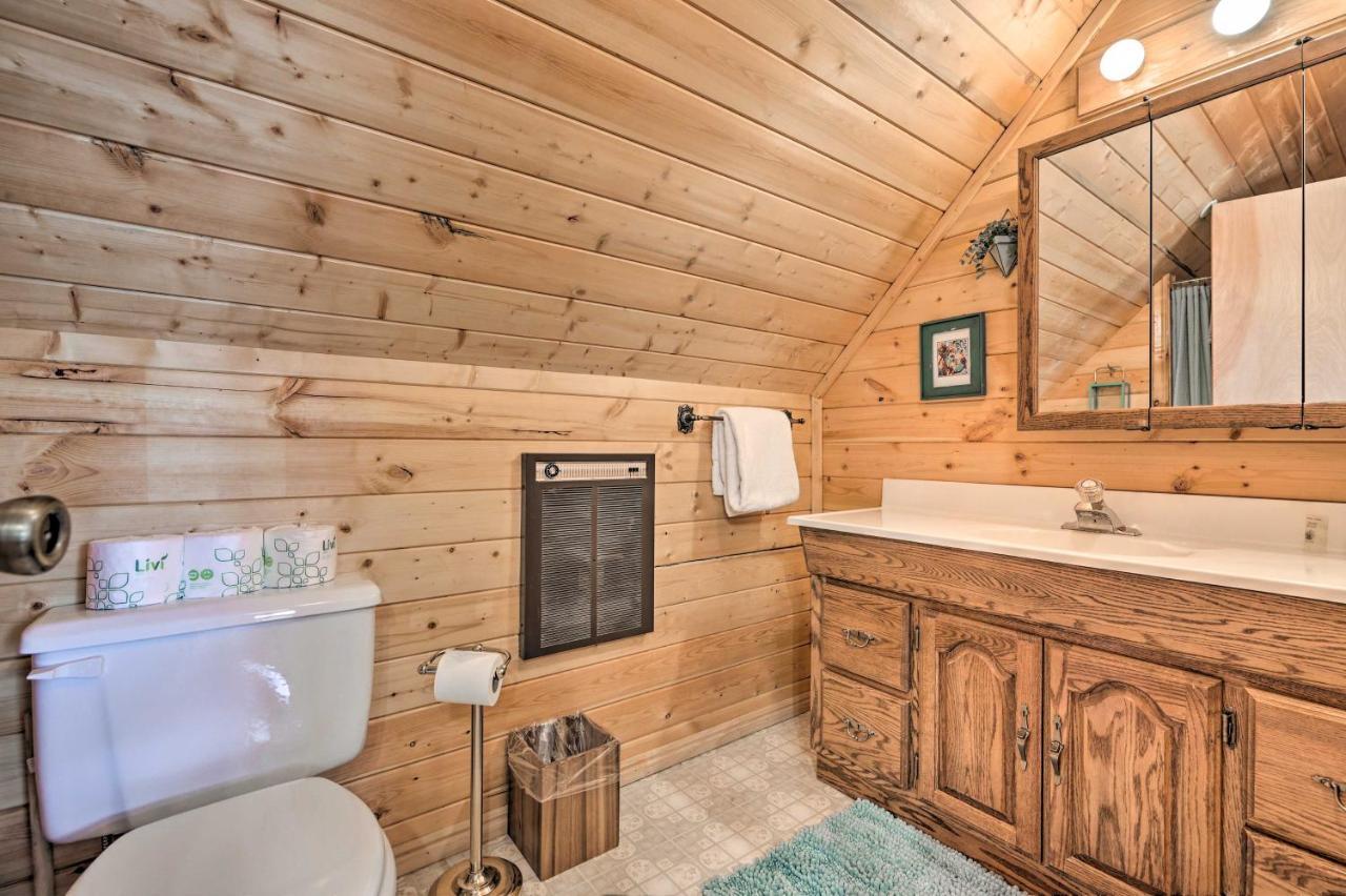 Rustic Duck Creek Village Cabin With Fire Pit! エクステリア 写真